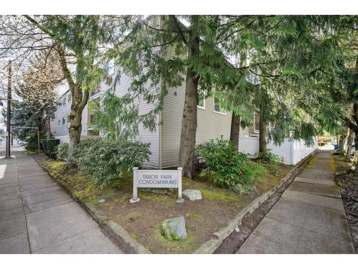 Portland, OR Real Estate | View 6600 SE Division St #304 | room 1