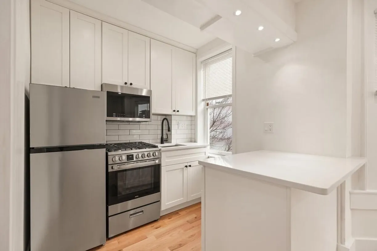 Boston, MA Real Estate | View 464 E 3rd #3 | room 2