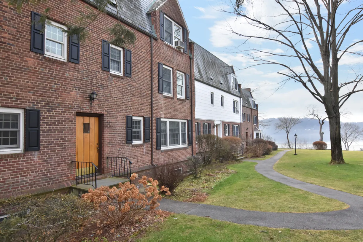 Westchester Real Estate | View 765 North Broadway, 16E | room 2