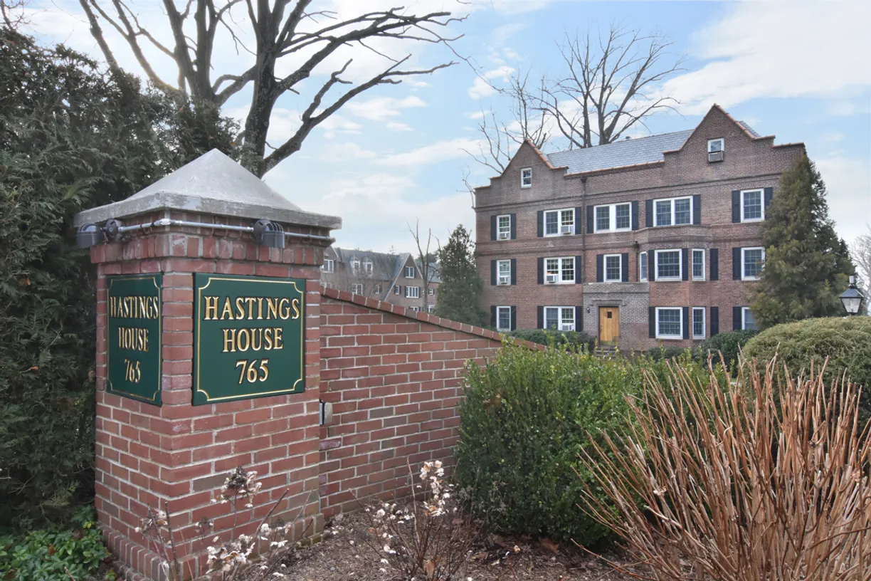 Westchester Real Estate | View 765 North Broadway, 16E | 2 Beds, 1 Bath