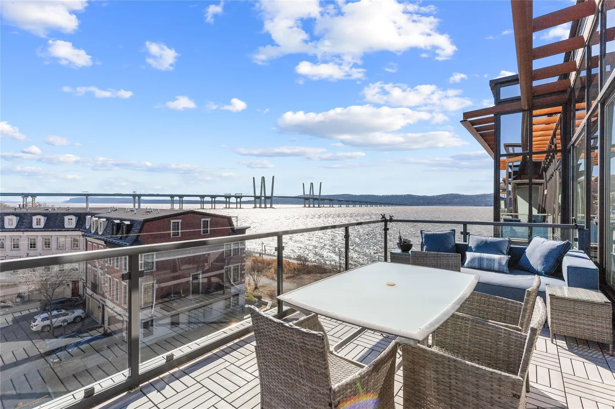 Westchester Real Estate | View 16 Rivers Edge #502 | room 1