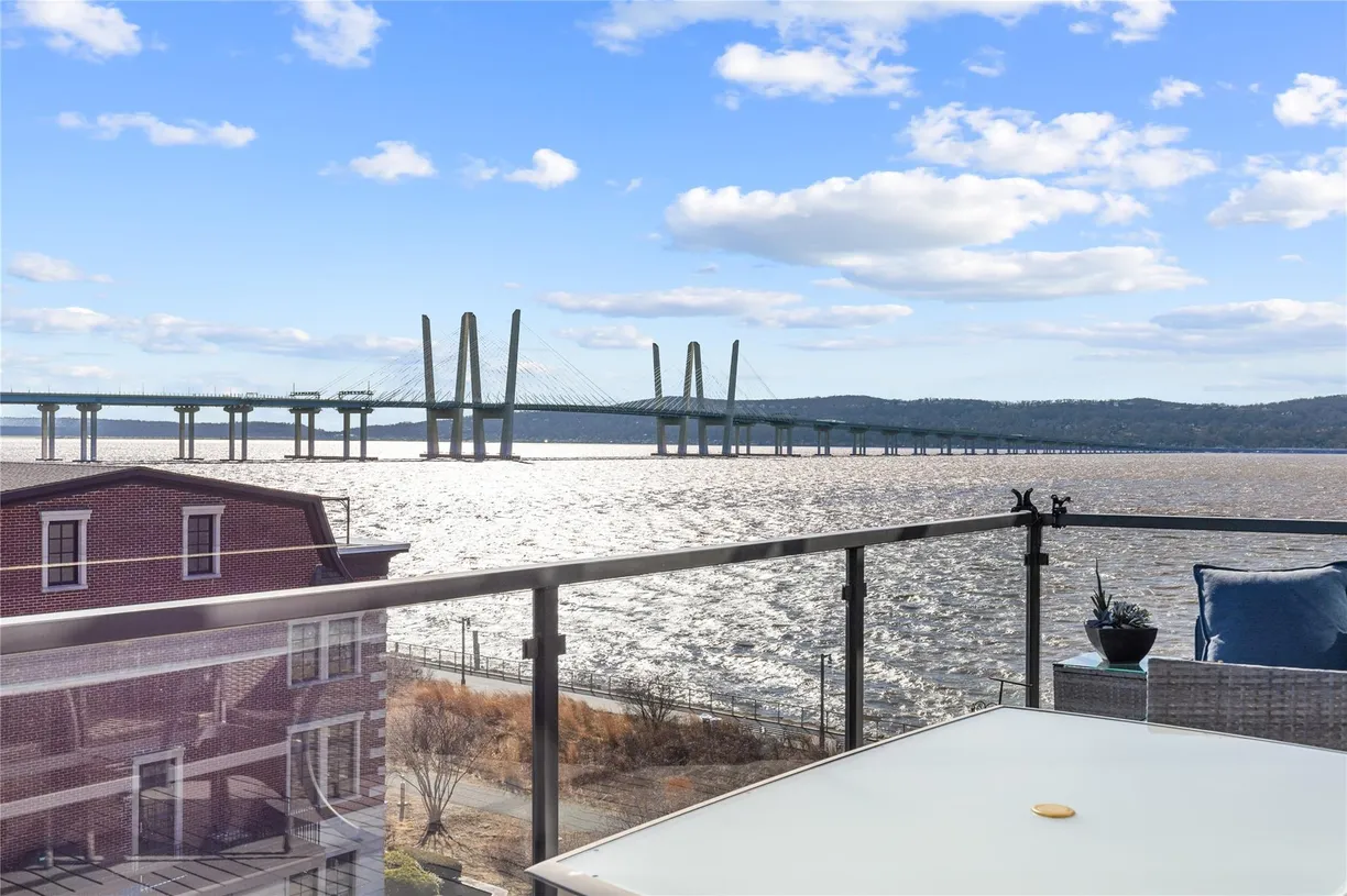 Westchester Real Estate | View 16 Rivers Edge #502 | room 2
