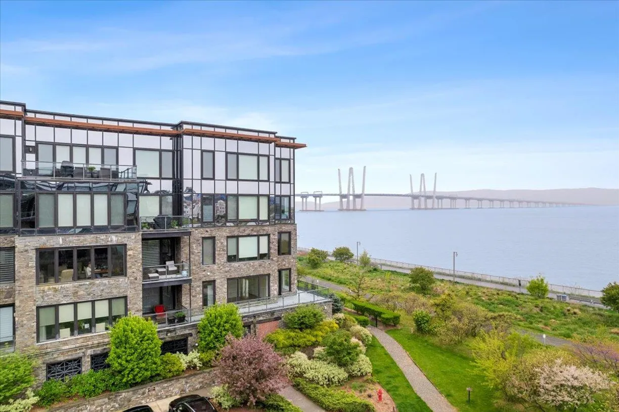 Westchester Real Estate | View 16 Rivers Edge #502 | 2 Beds, 2 Baths