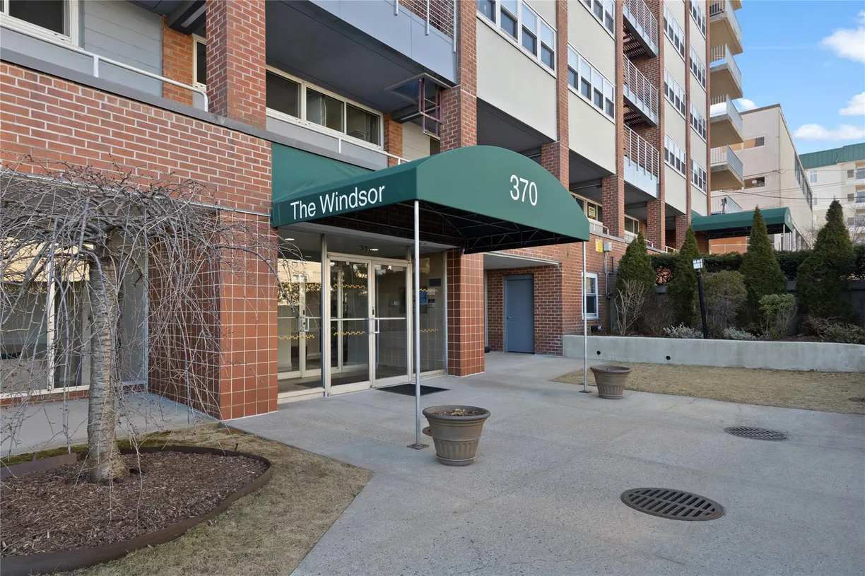 Westchester Real Estate | View 370 Westchester Avenue #6C | 1 Bed, 1 Bath