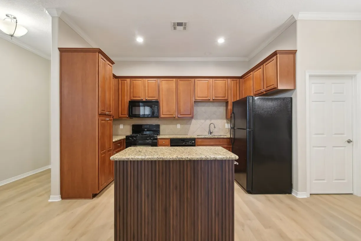 Houston Real Estate | View 916 Sweet Pine Drive | room 1