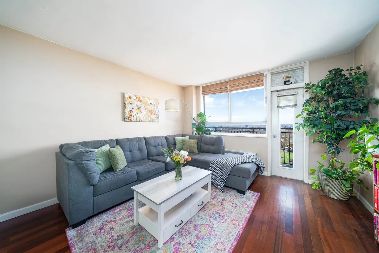 Jersey City/Hoboken Real Estate | View 100 Manhattan Ave Unit# 1601 | 1 Bed, 1 Bath