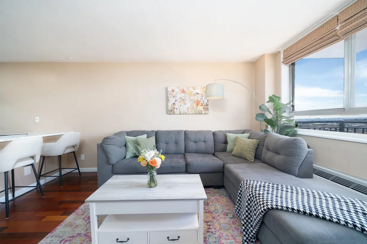 Jersey City/Hoboken Real Estate | View 100 Manhattan Ave Unit# 1601 | room 2