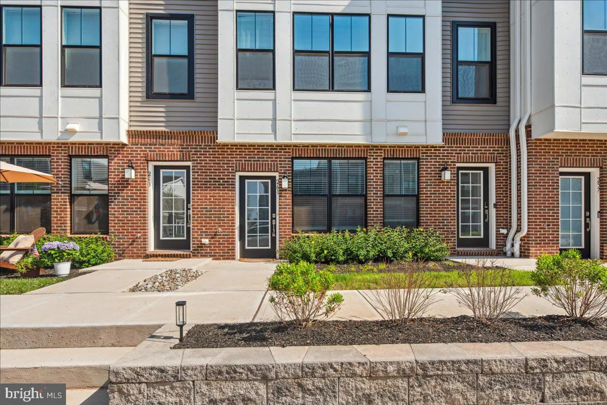 Central NJ/Bucks County, PA Real Estate | View 261 Aaron Truehart | 2 Beds, 2 Baths