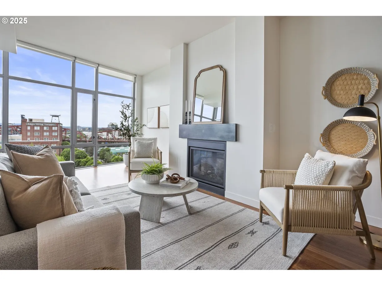 Portland, OR Real Estate | View 1260 NW Naito Pkwy #1004 | room 2