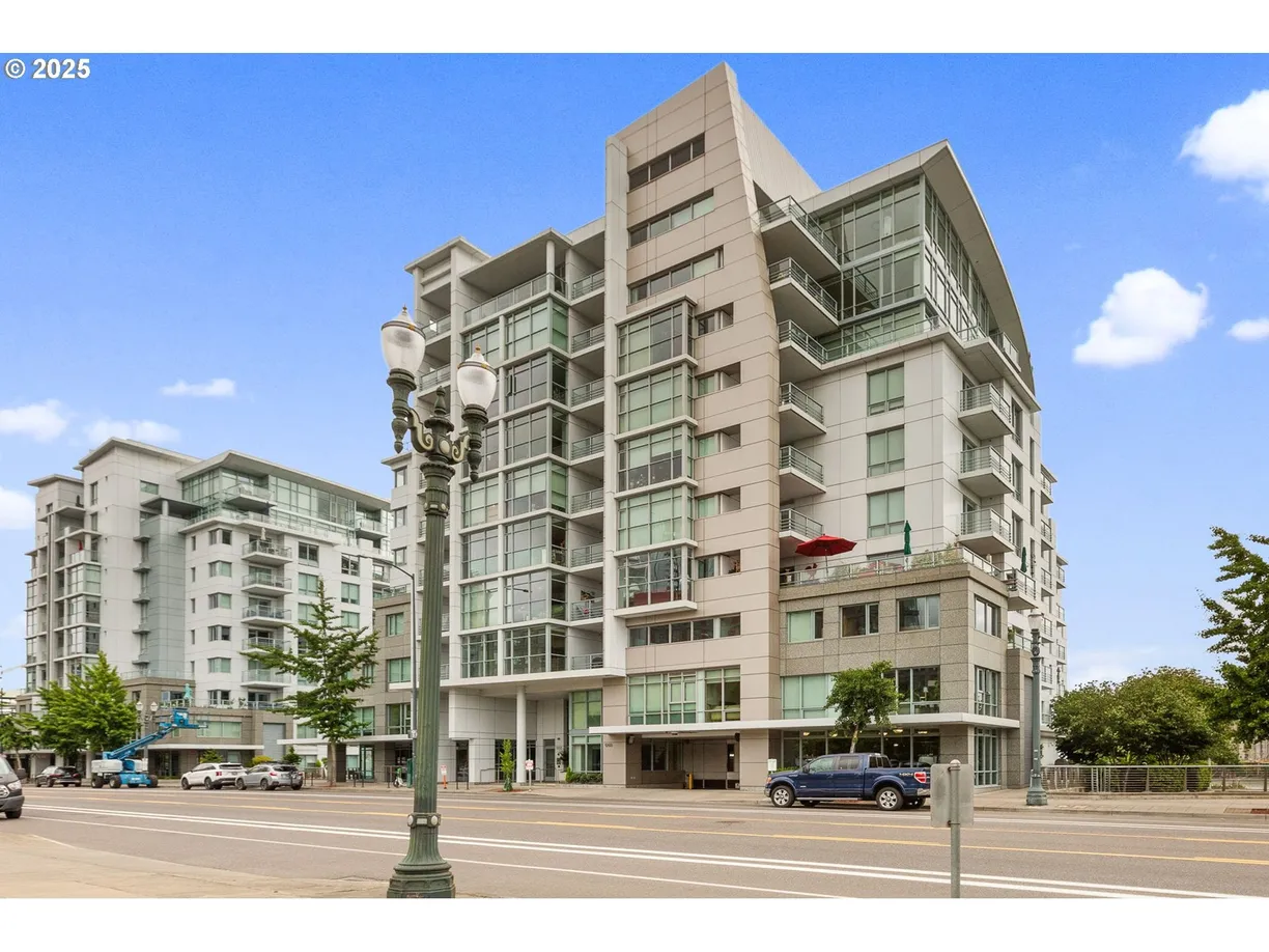Portland, OR Real Estate | View 1260 NW Naito Pkwy #1004 | 2 Beds, 2 Baths