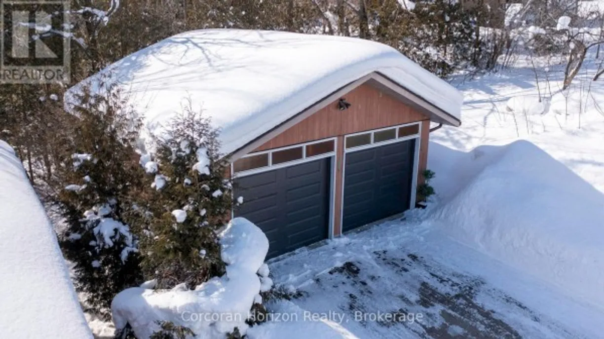 Ontario Real Estate | View 1831 Woods Bay Road | Photo3