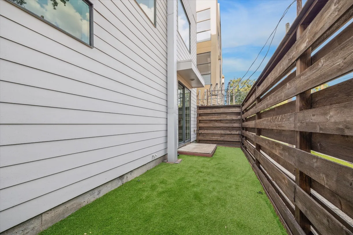 Houston Real Estate | View 4812 Chenevert Street #A | room 2