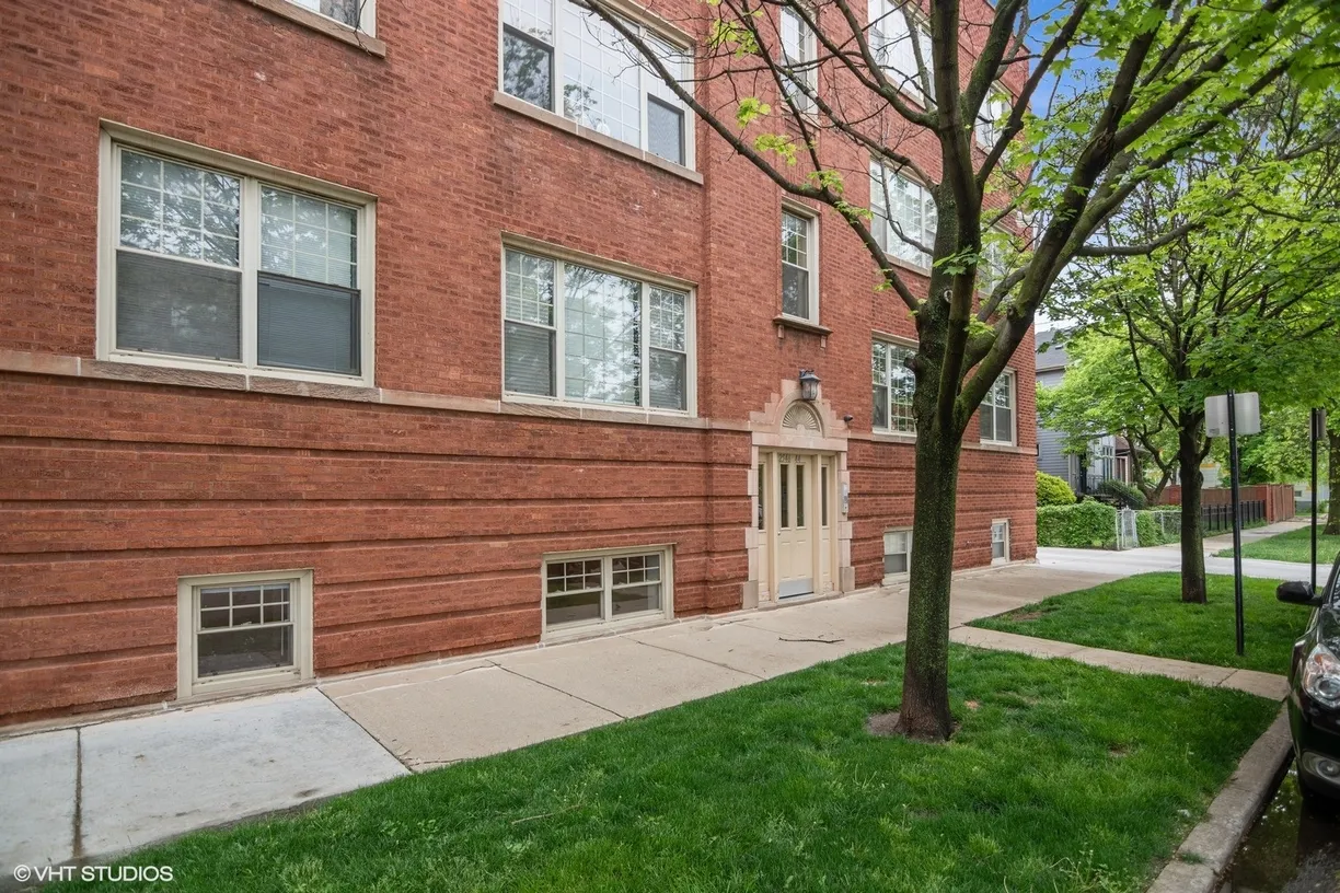 Chicago Real Estate | View 2546 W George, G | 2 Beds, 1 Bath