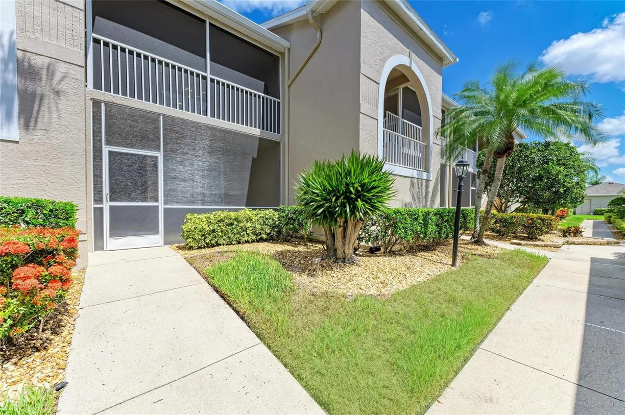Sarasota/St. Petersburg Real Estate | View 9580 High Gate Drive #1822 | 2 Beds, 2 Baths