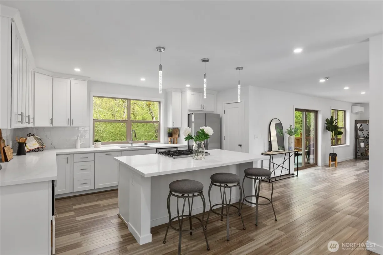Seattle Area Real Estate | View 25 140th Street | room 2