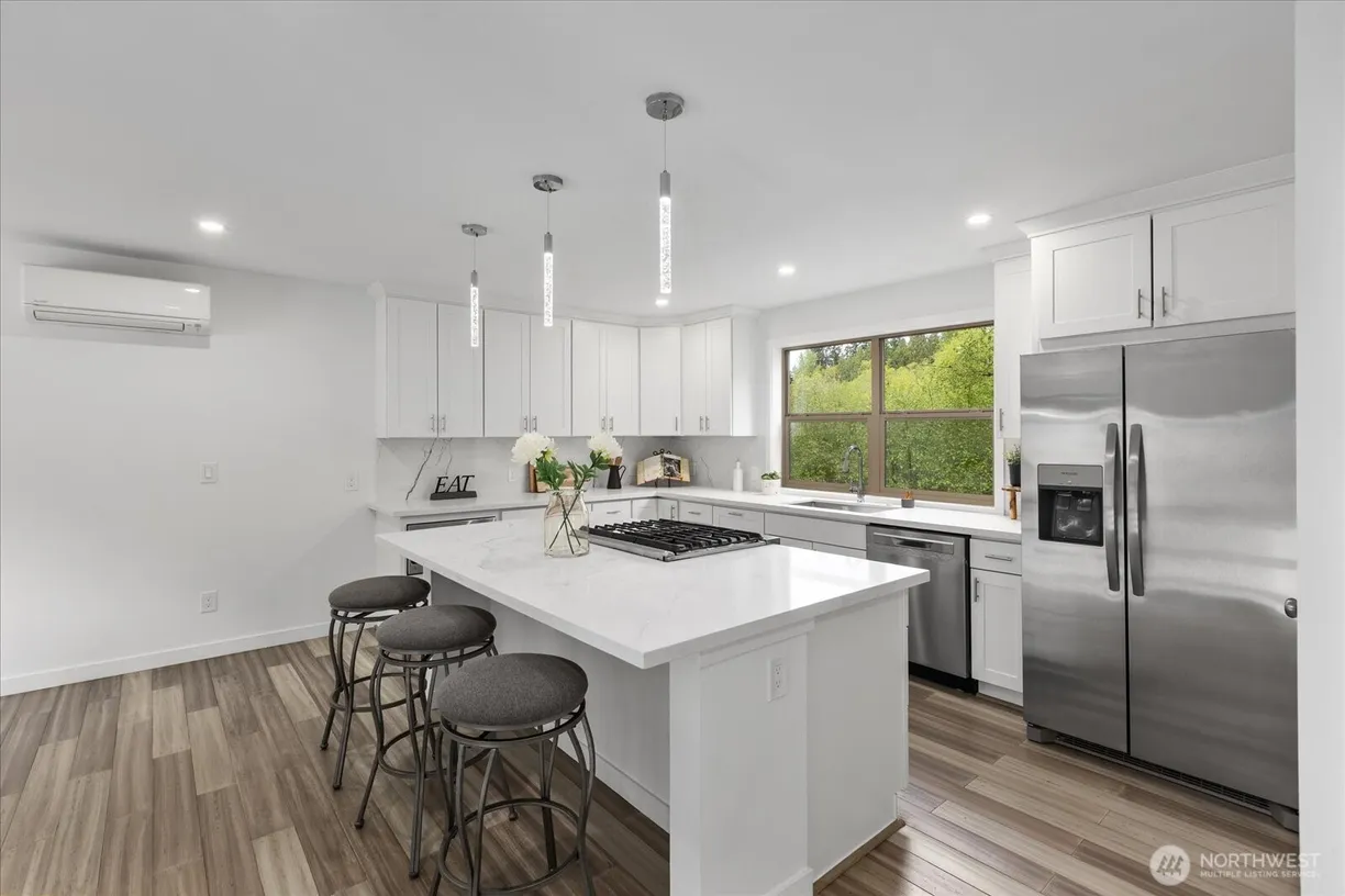 Seattle Area Real Estate | View 25 140th Street | room 1