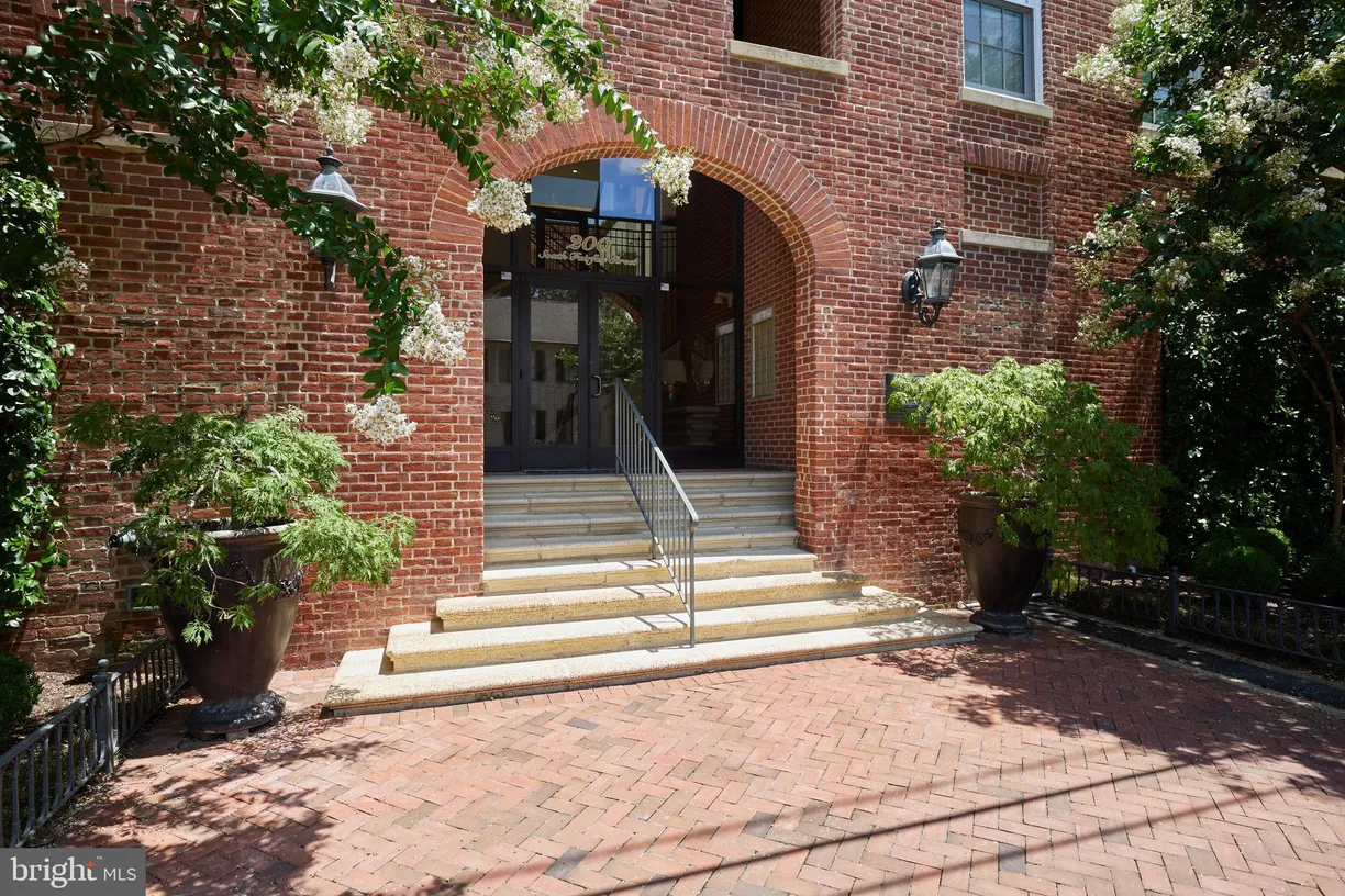 Washington Metro Area Real Estate | View 200 S Fairfax Street Unit# 1 | room 1