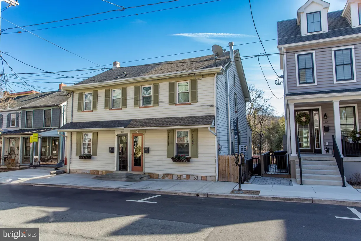 Central NJ/Bucks County, PA Real Estate | View 41 Ferry St | 2 Beds, 2 Baths