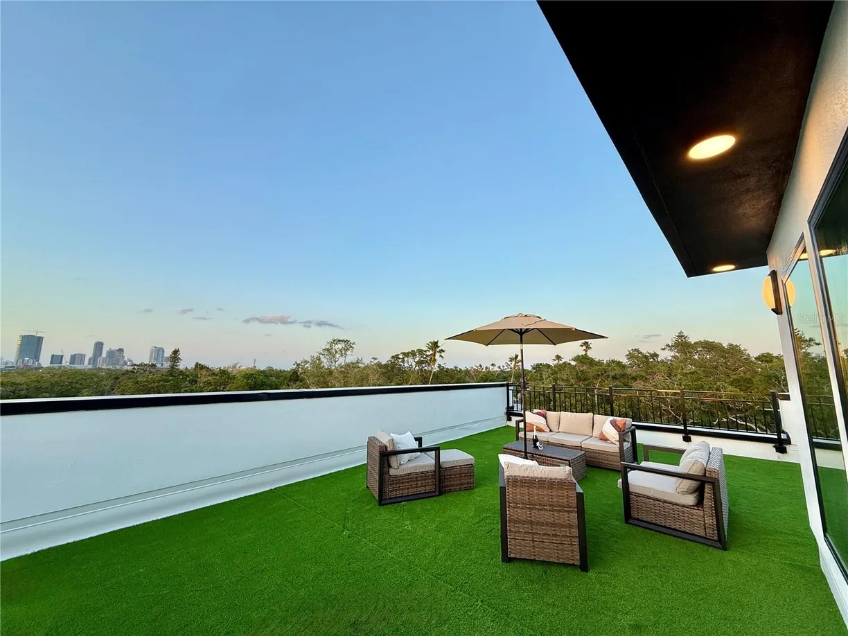 Sarasota/St. Petersburg Real Estate | View 2104 4th Street S | 3 Beds, 3 Baths