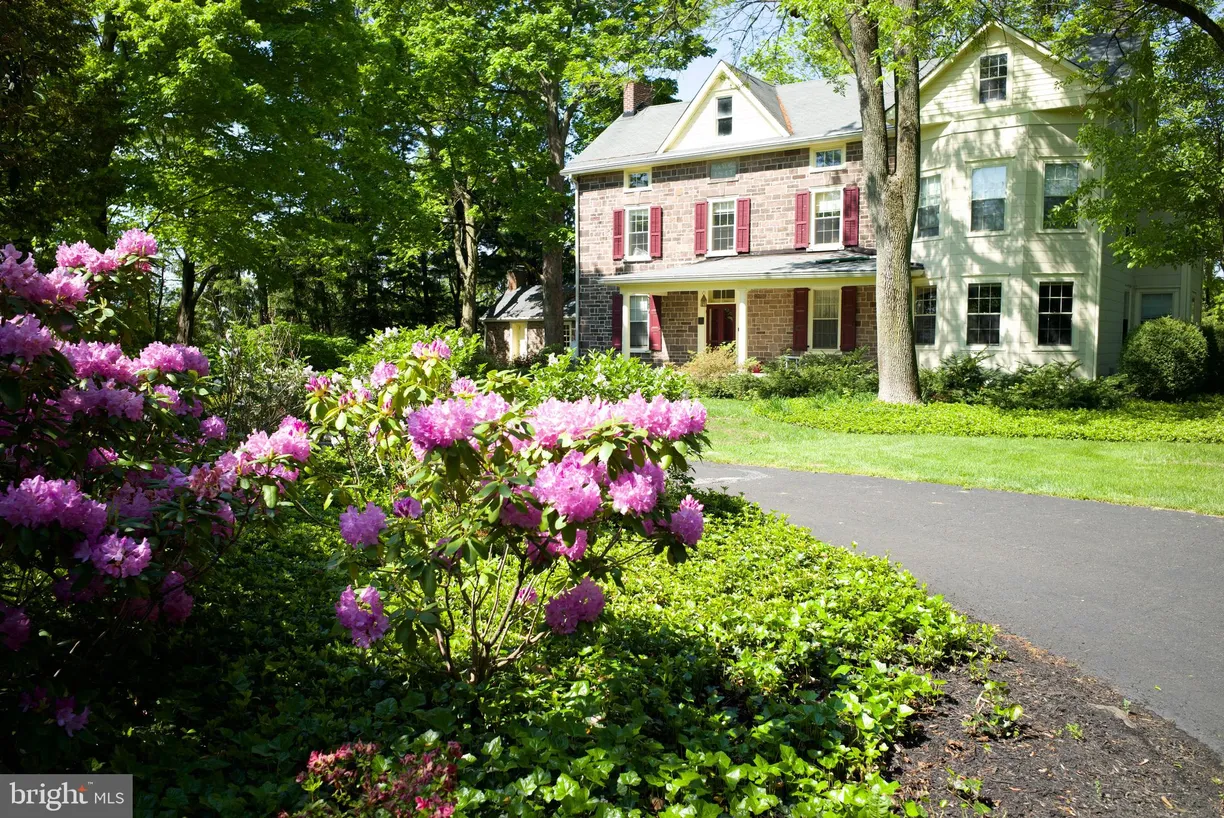 Central NJ/Bucks County, PA Real Estate | View 1561 Dolington Road | 6 Beds, 3 Baths