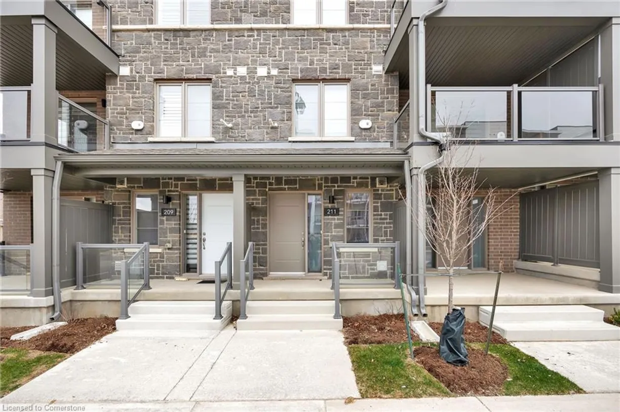 Ontario Real Estate | View 211 West Oak Trail | 2 Beds, 2 Baths