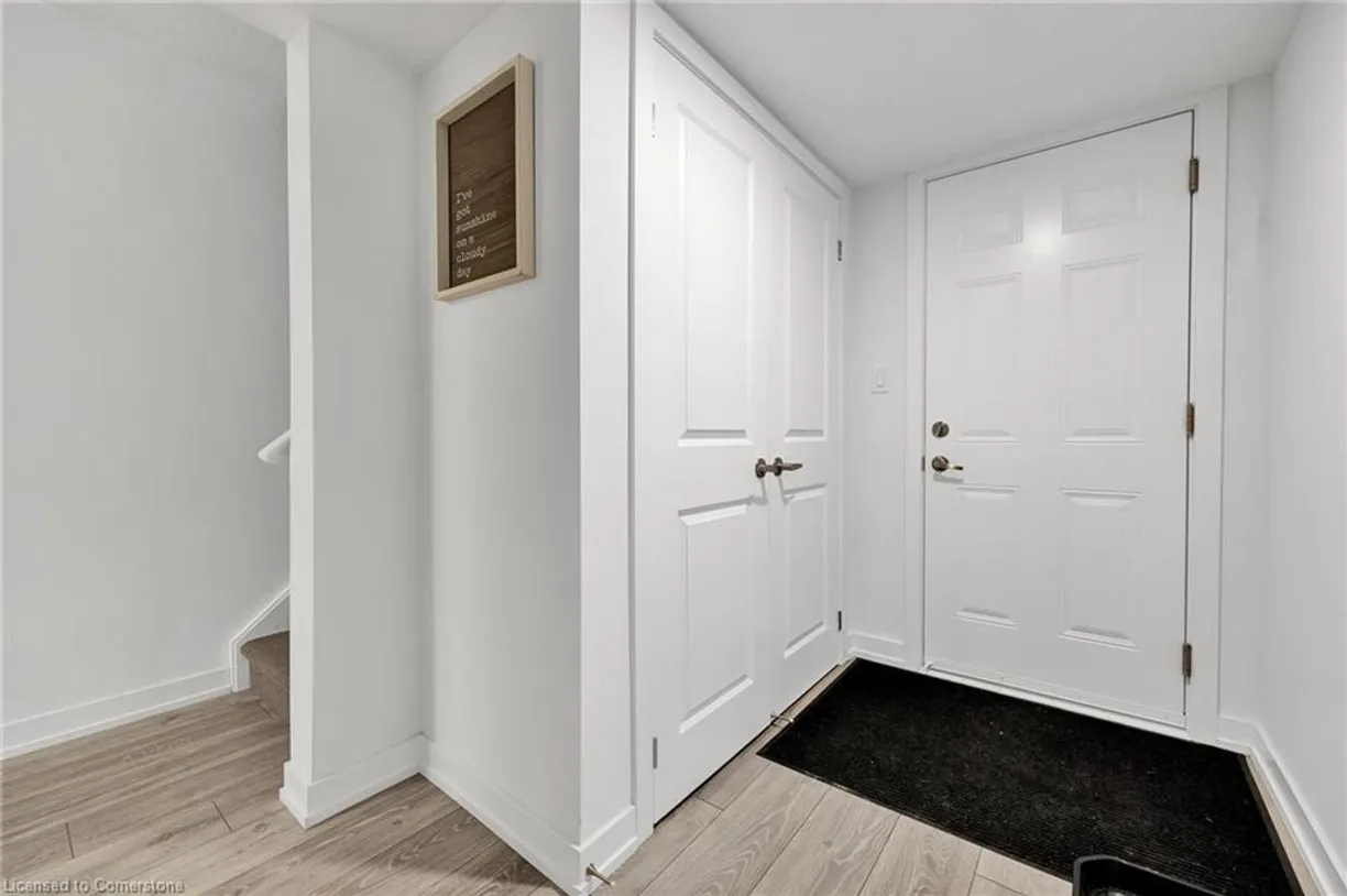 Ontario Real Estate | View 211 West Oak Trail | Photo5