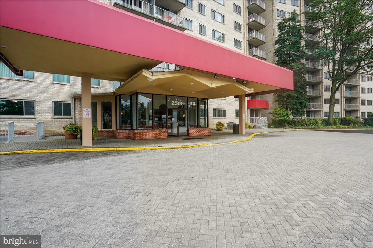 Washington Metro Area Real Estate | View 2500 N Van Dorn Unit# 326 | room 1