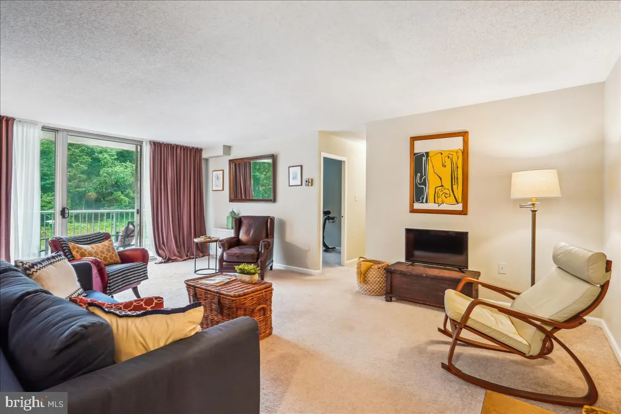 Washington Metro Area Real Estate | View 2500 N Van Dorn Unit# 326 | room 2