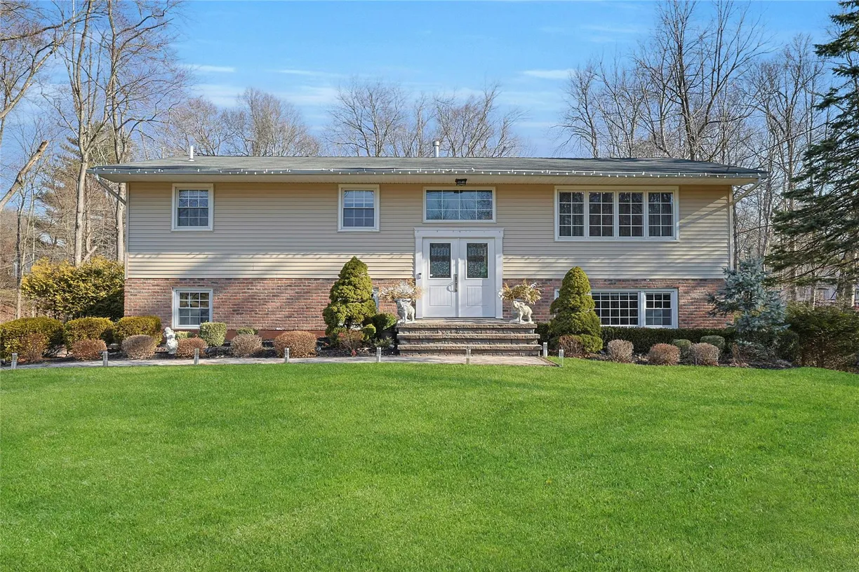 Rockland/Orange/NJ Real Estate | View 160 Phillips Hill Road | room 1