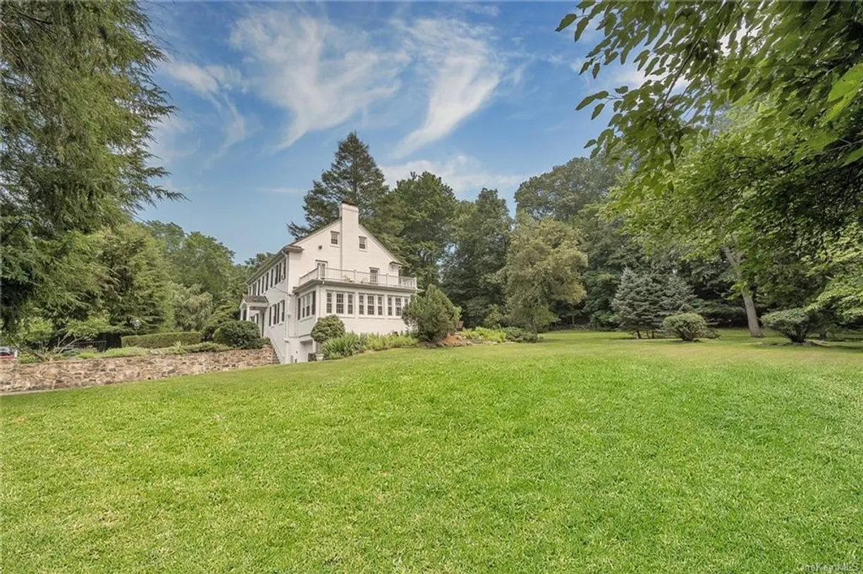 Westchester Real Estate | View 66 Riverview Road | room 2