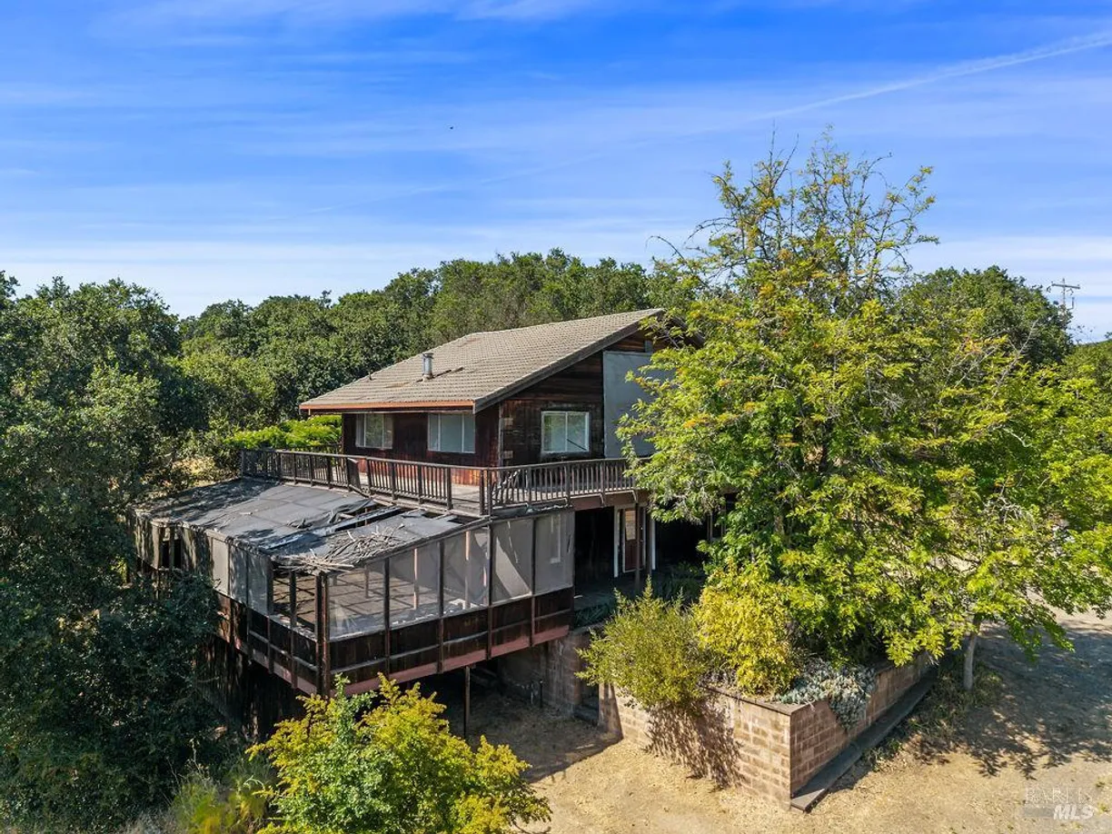 Northern California Real Estate | View 15900 Healdsburg Avenue | 5 Beds, 3 Baths