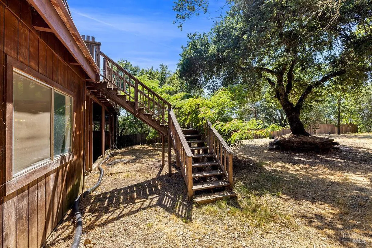 Northern California Real Estate | View 15900 Healdsburg Avenue | room 2