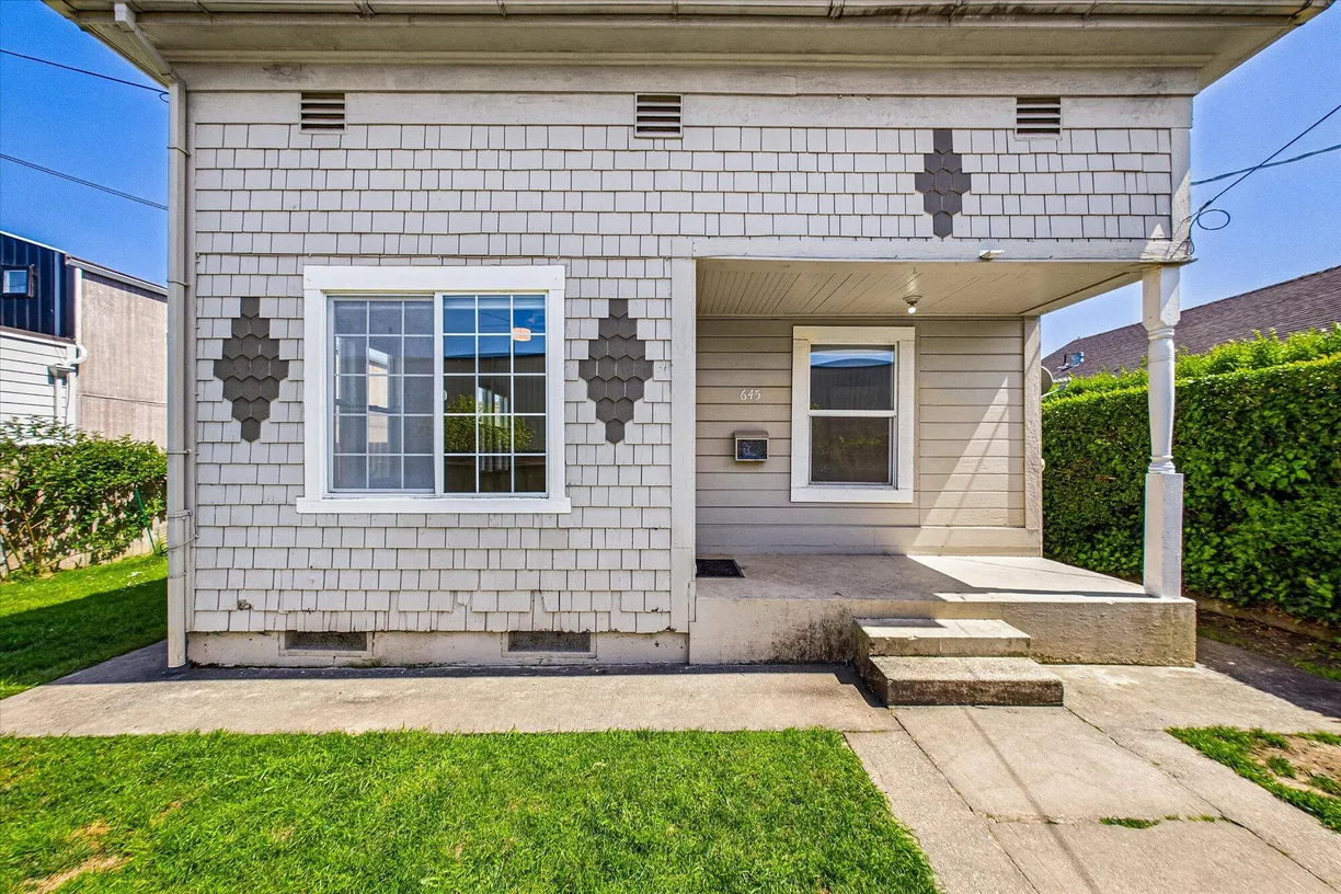 Northern California Real Estate | View 645 7th Street | 2 Beds, 1 Bath