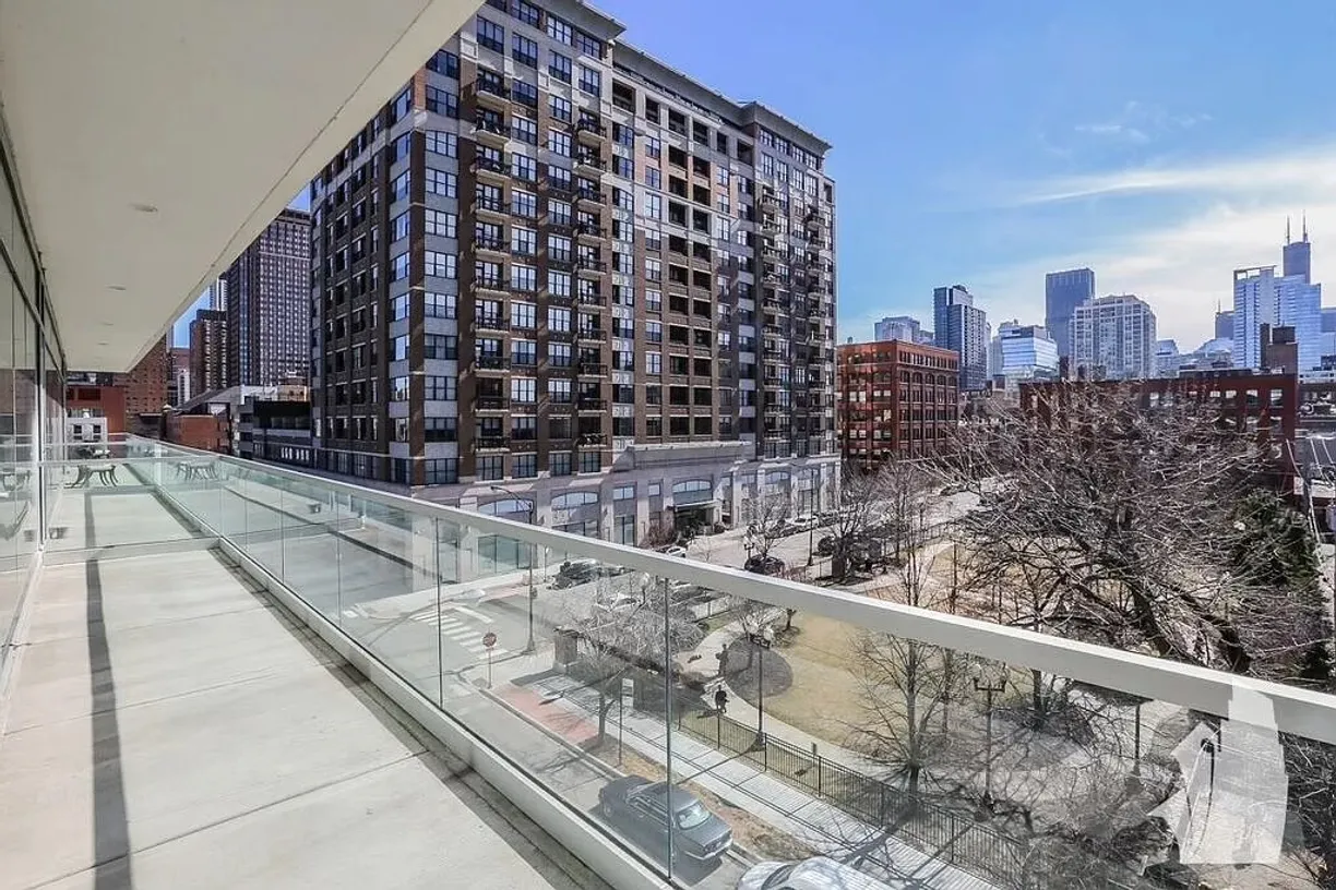Chicago Real Estate | View 858 N Franklin, 404 | room 1