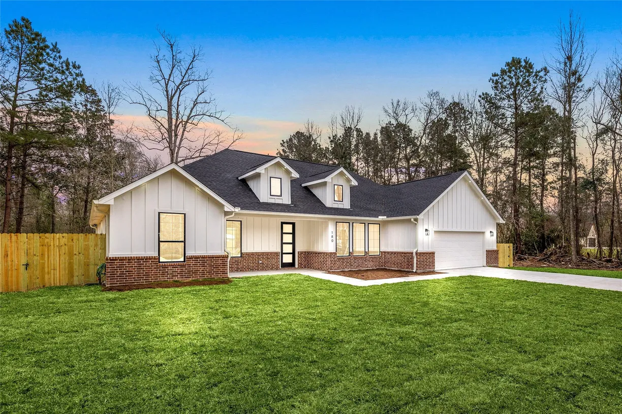 Houston Suburbs Real Estate | View 180 County Road 3669b | room 1