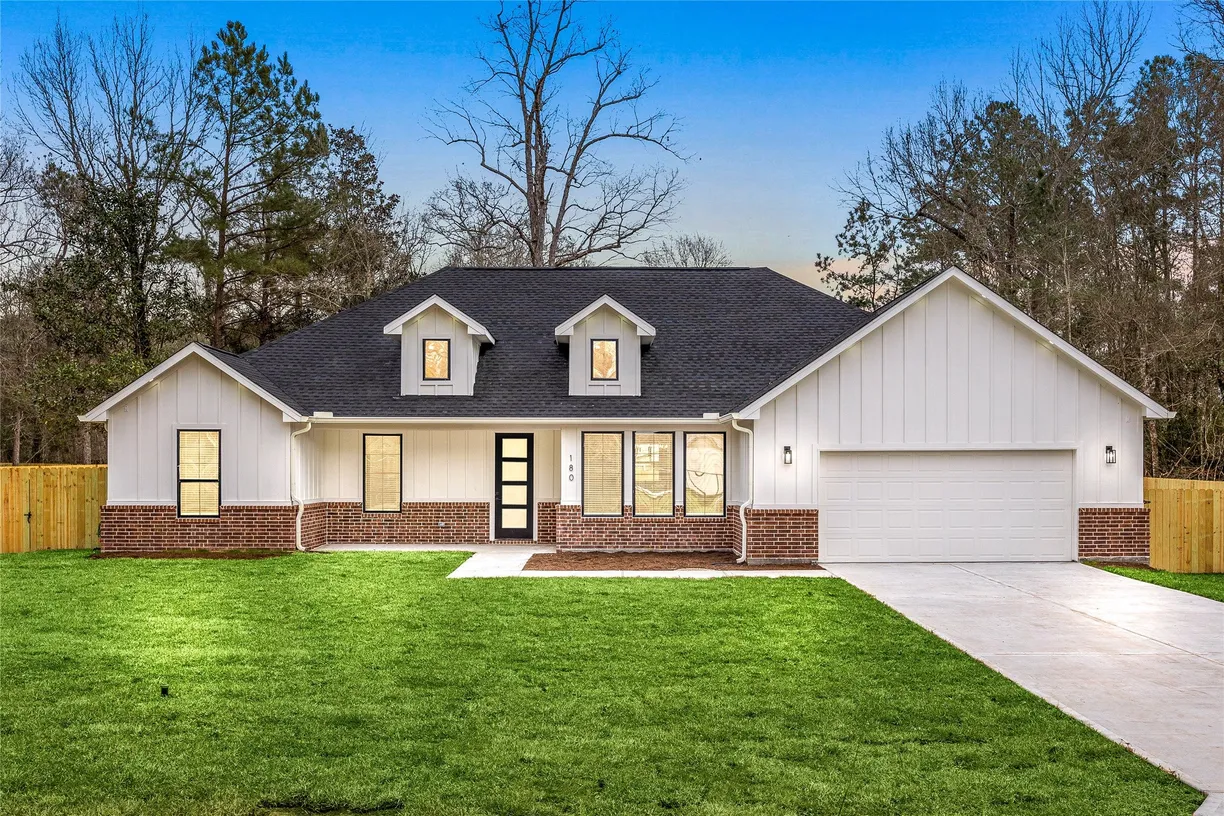 Houston Suburbs Real Estate | View 180 County Road 3669b | 4 Beds, 2 Baths