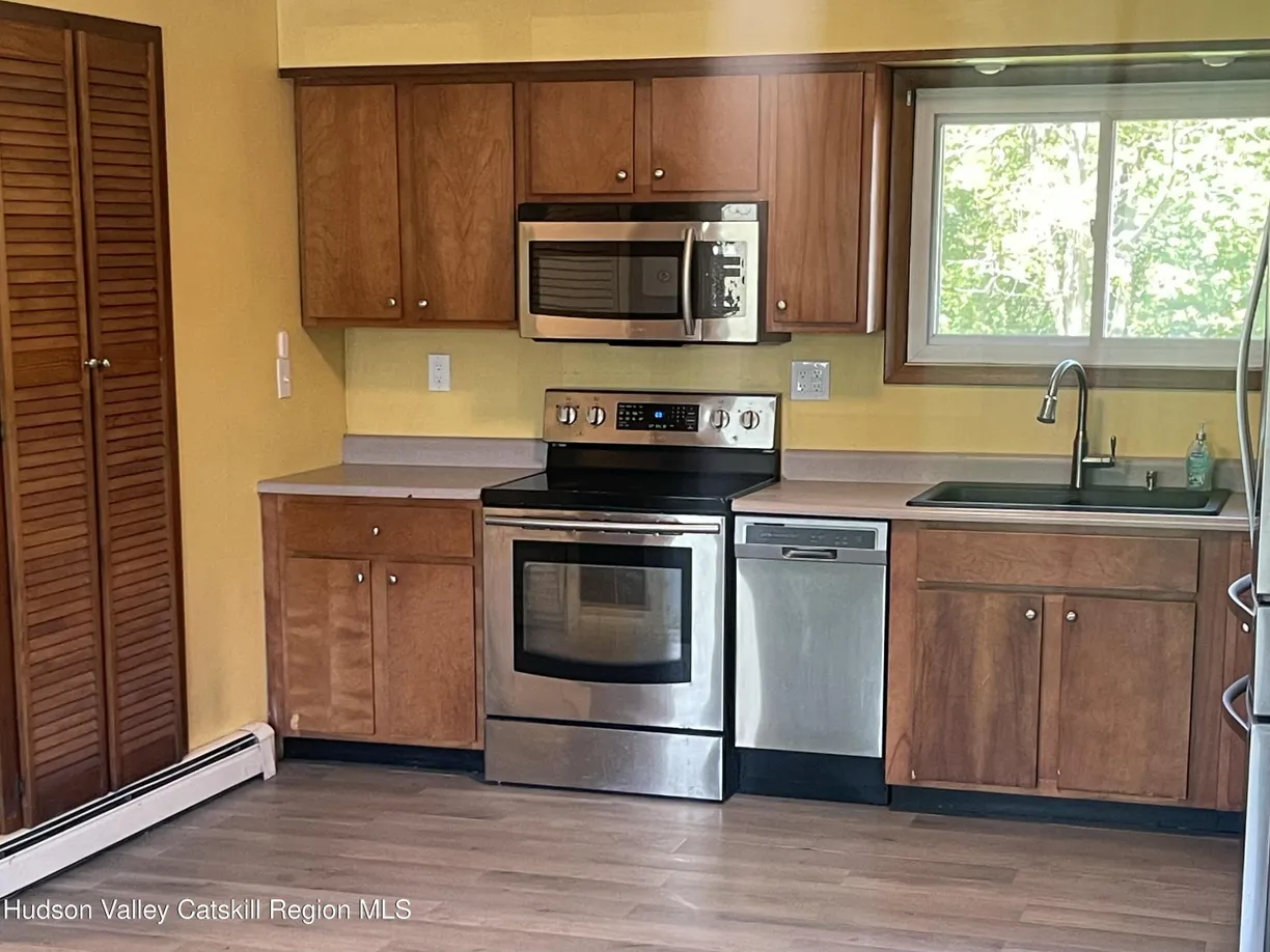 Hudson Valley Real Estate | View 9 Scenic Drive | room 2