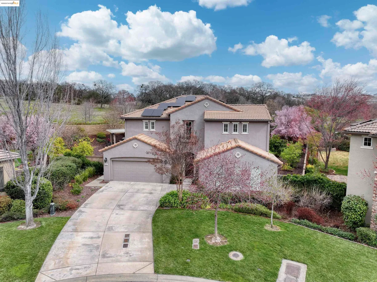 Northern California Real Estate | View 814 Vanderbilt Ct | 5 Beds, 3 Baths