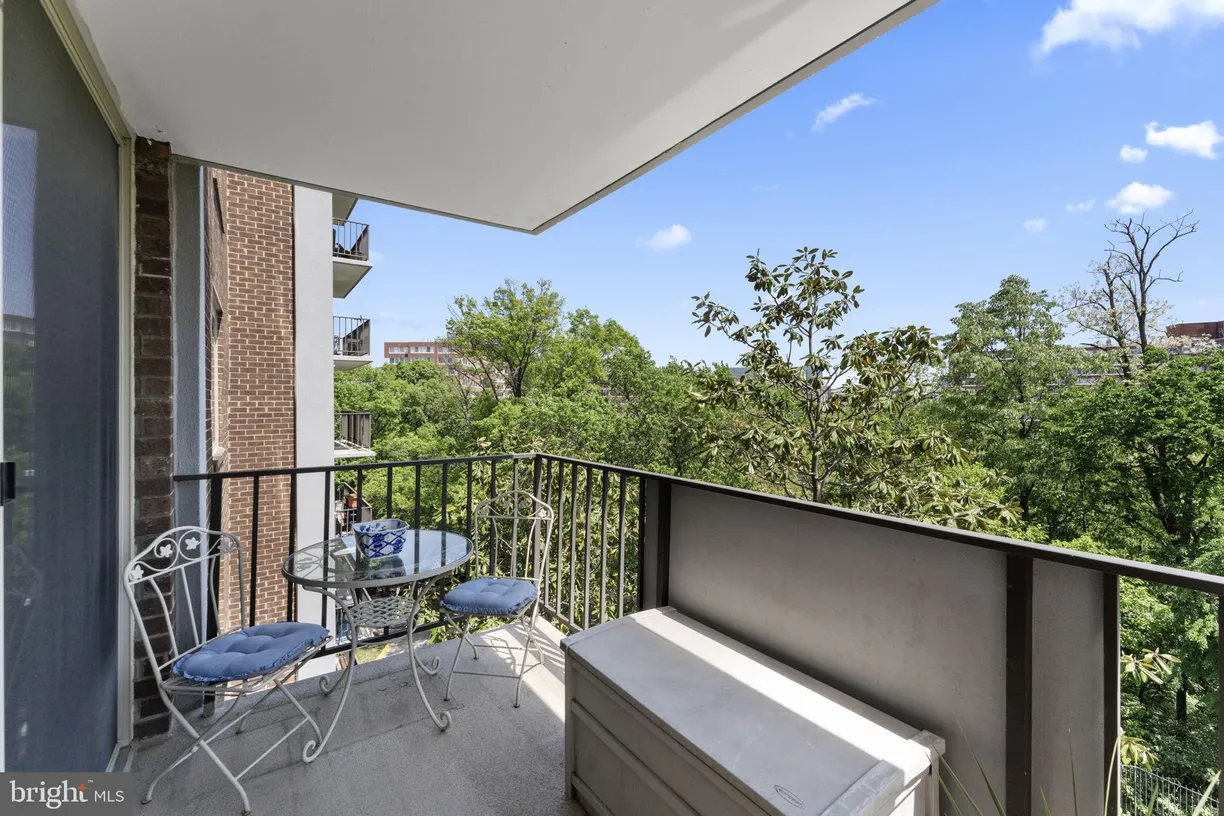 Washington Metro Area Real Estate | View 1515 S Arlington Ridge Road Unit# 402 | 2 Beds, 2 Baths