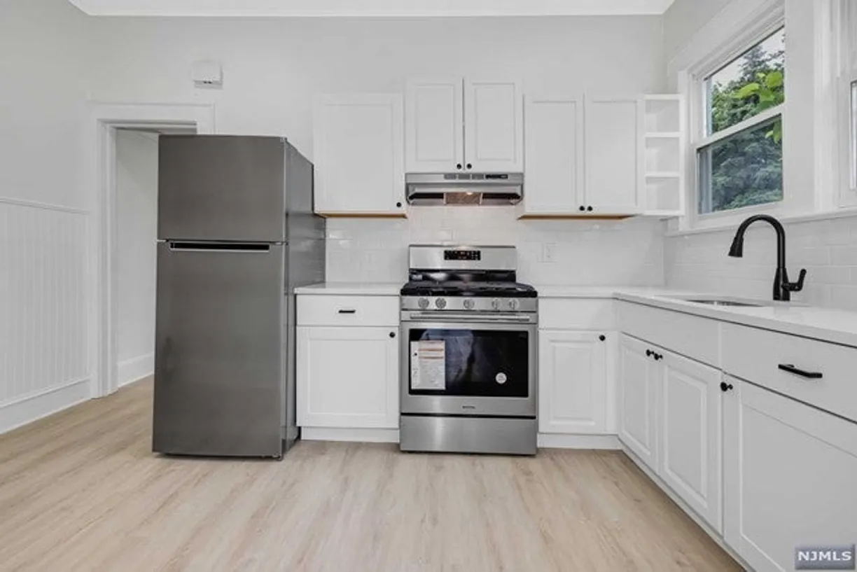 Bergen County Real Estate | View 35 Irving Terrace #3 | room 2