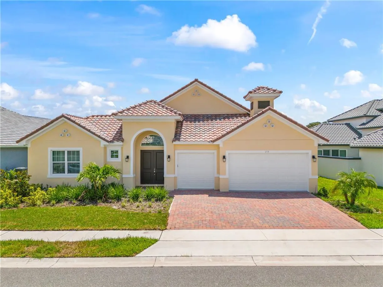 Central Florida Real Estate | View 215 Hampton Loop | room 1