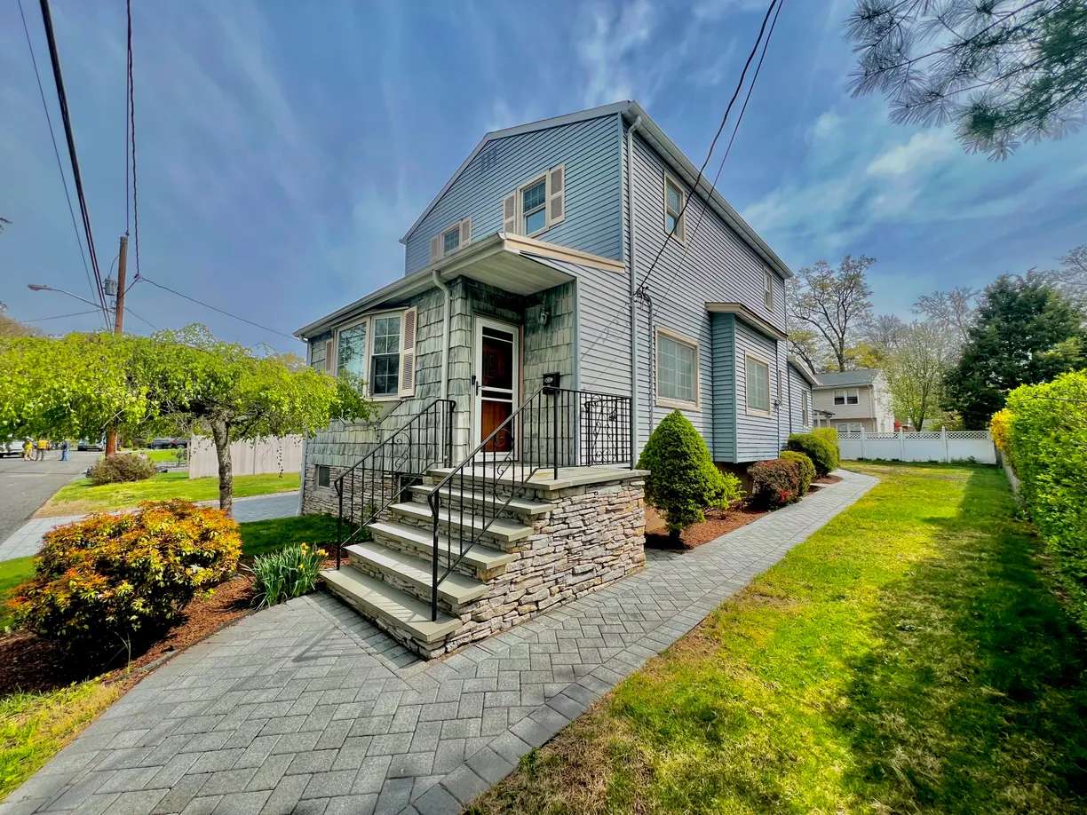 Rockland/Orange/NJ Real Estate | View 16 Burlington Unit# A | 5 Beds, 2 Baths