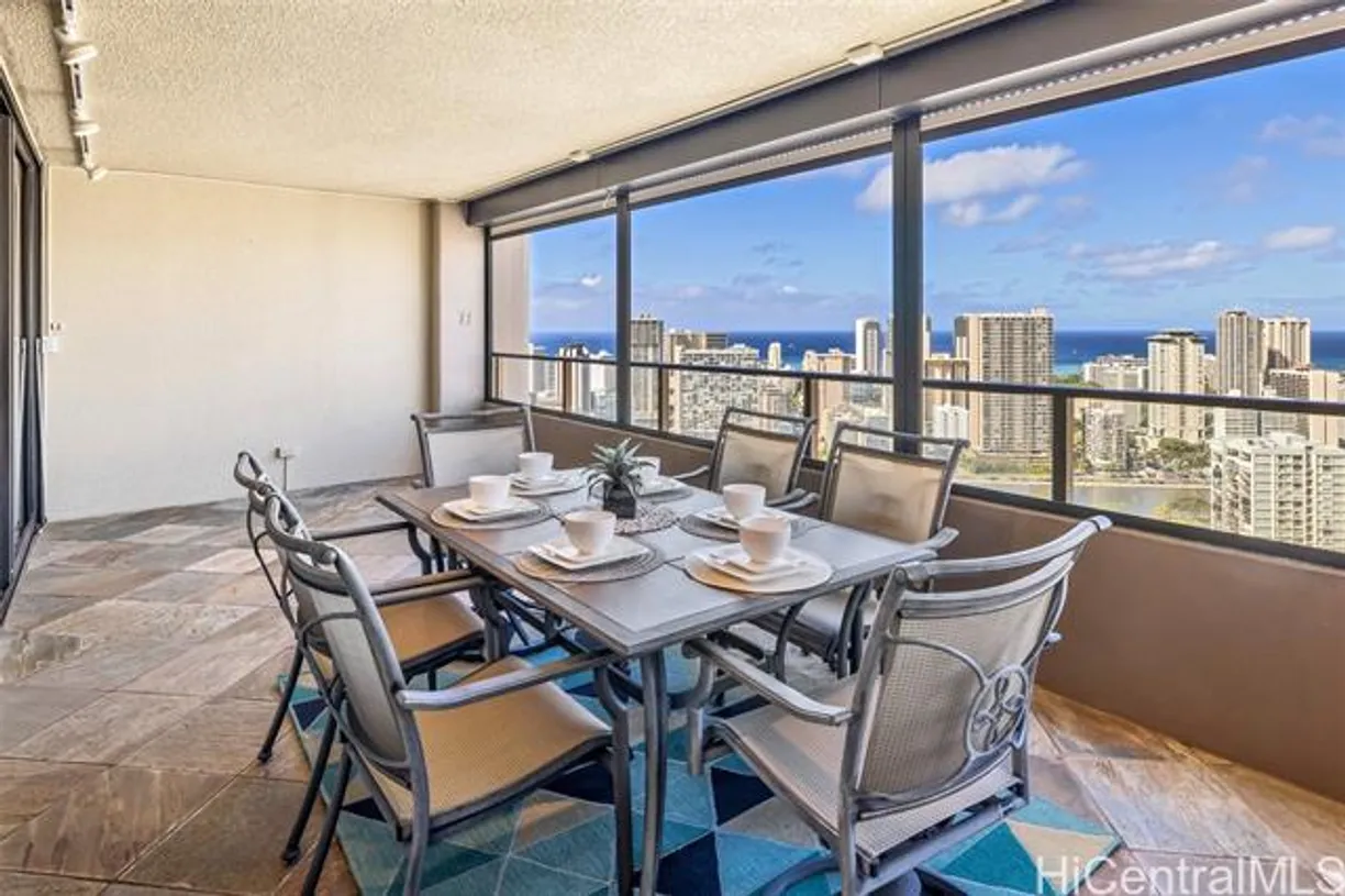 Hawaii Real Estate | View 583 Kamoku Street, #PH7 | room 2