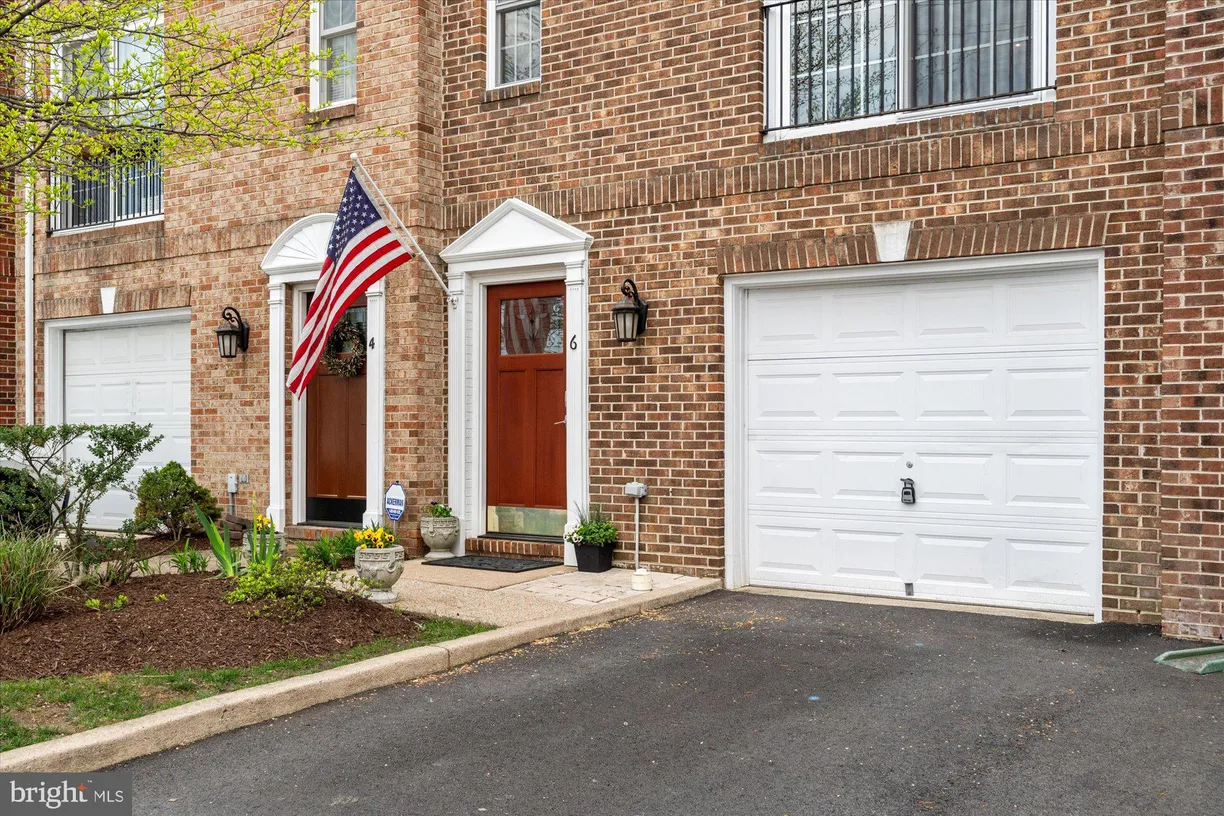 Washington Metro Area Real Estate | View 6 W Glebe Road | room 1