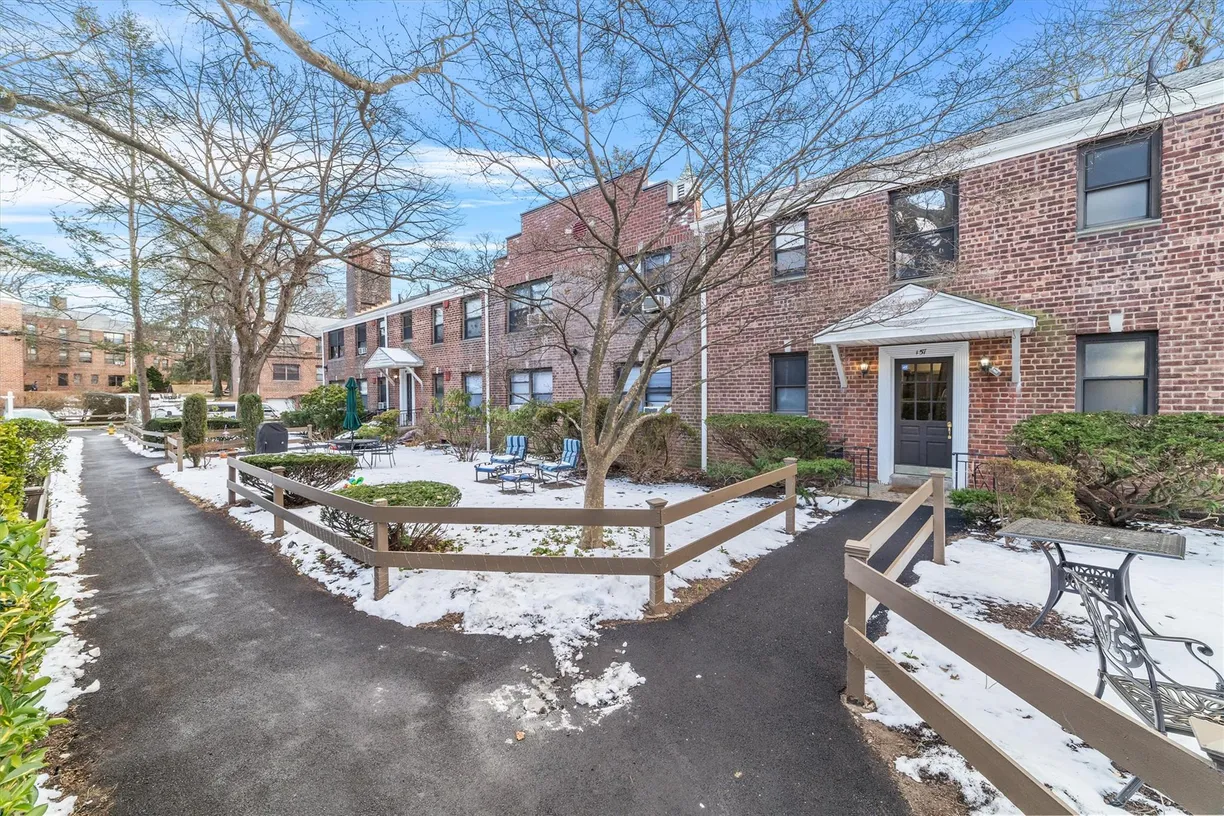 Westchester Real Estate | View 157 E Hartsdale Avenue #2A | 1 Bed, 1 Bath