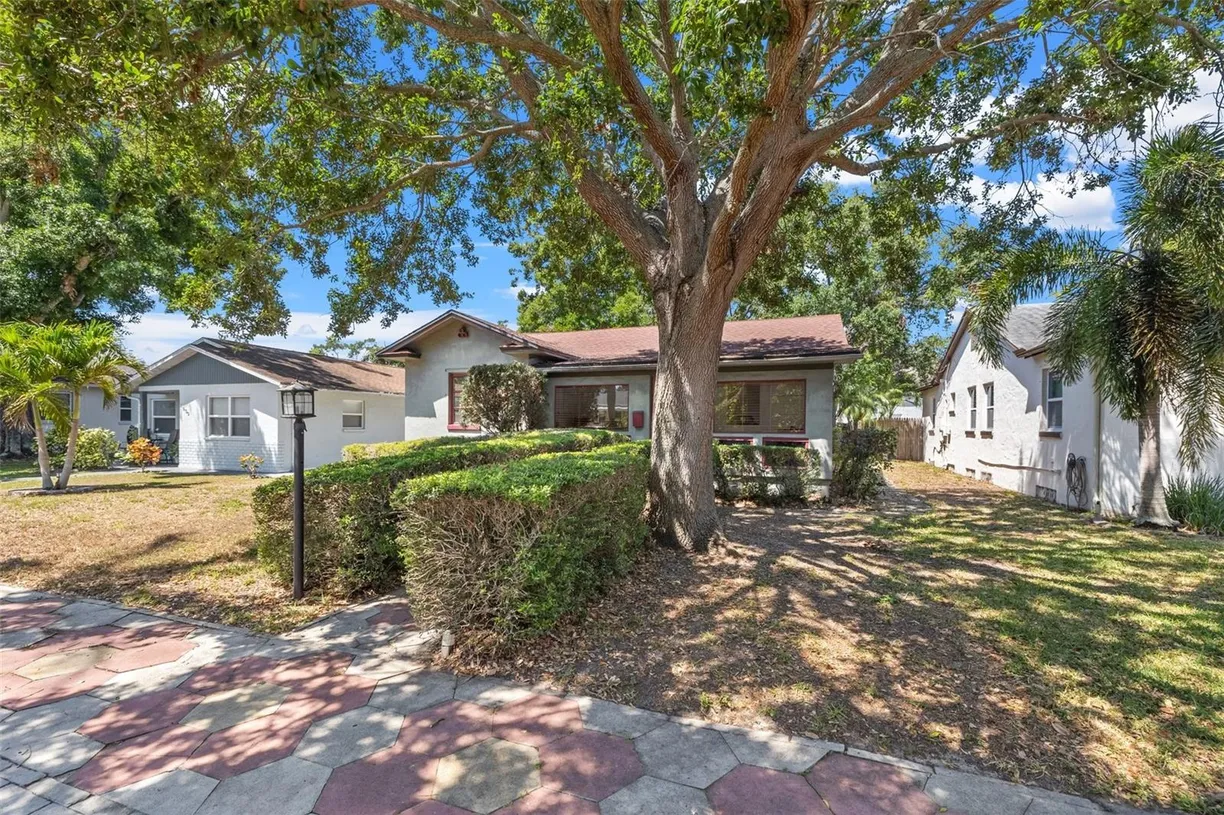 Sarasota/St. Petersburg Real Estate | View 1610 15th Street N | room 2
