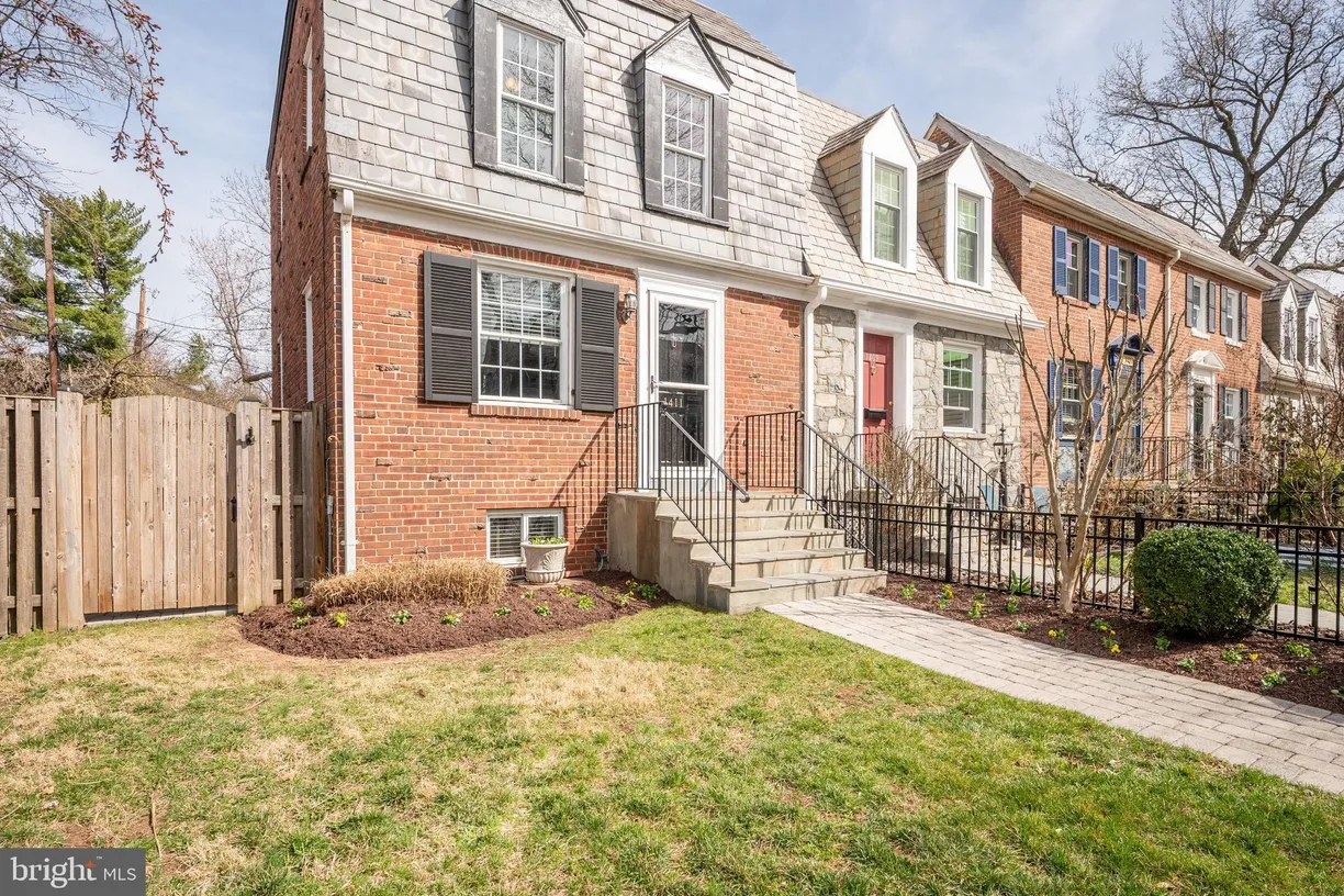 Washington Metro Area Real Estate | View 1411 Mount Vernon Avenue | room 1