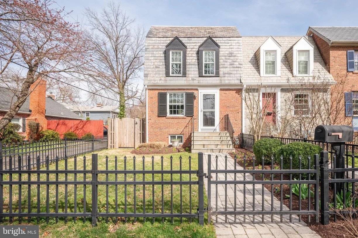 Washington Metro Area Real Estate | View 1411 Mount Vernon Avenue | 2 Beds, 1 Bath