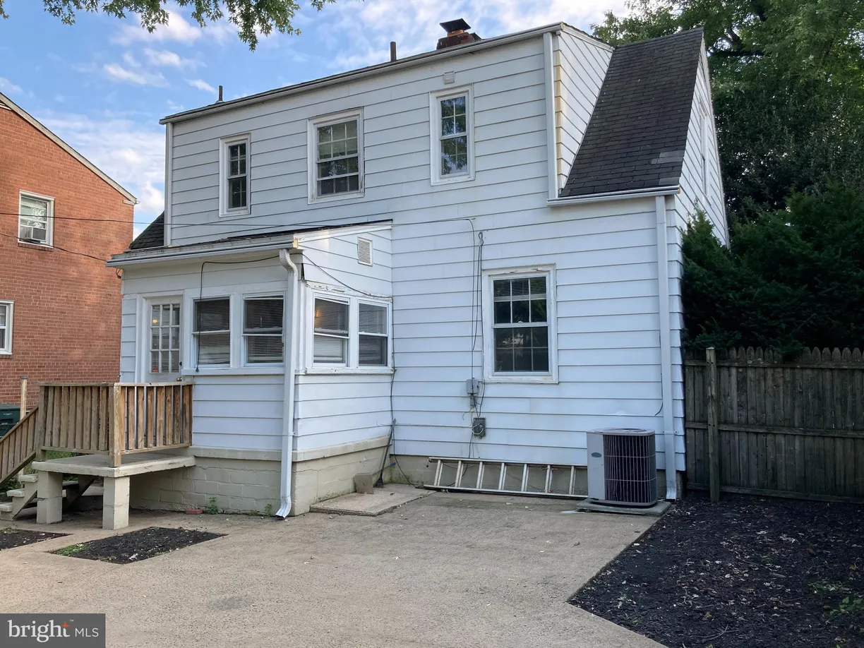 Washington Metro Area Real Estate | View 306 E Oak Street | room 1