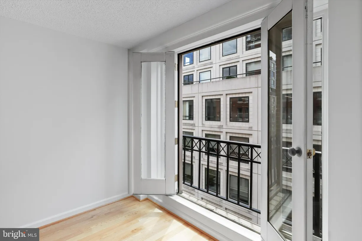 Washington Metro Area Real Estate | View 601 Pennsylvania Avenue NW Unit# 612 | room 2